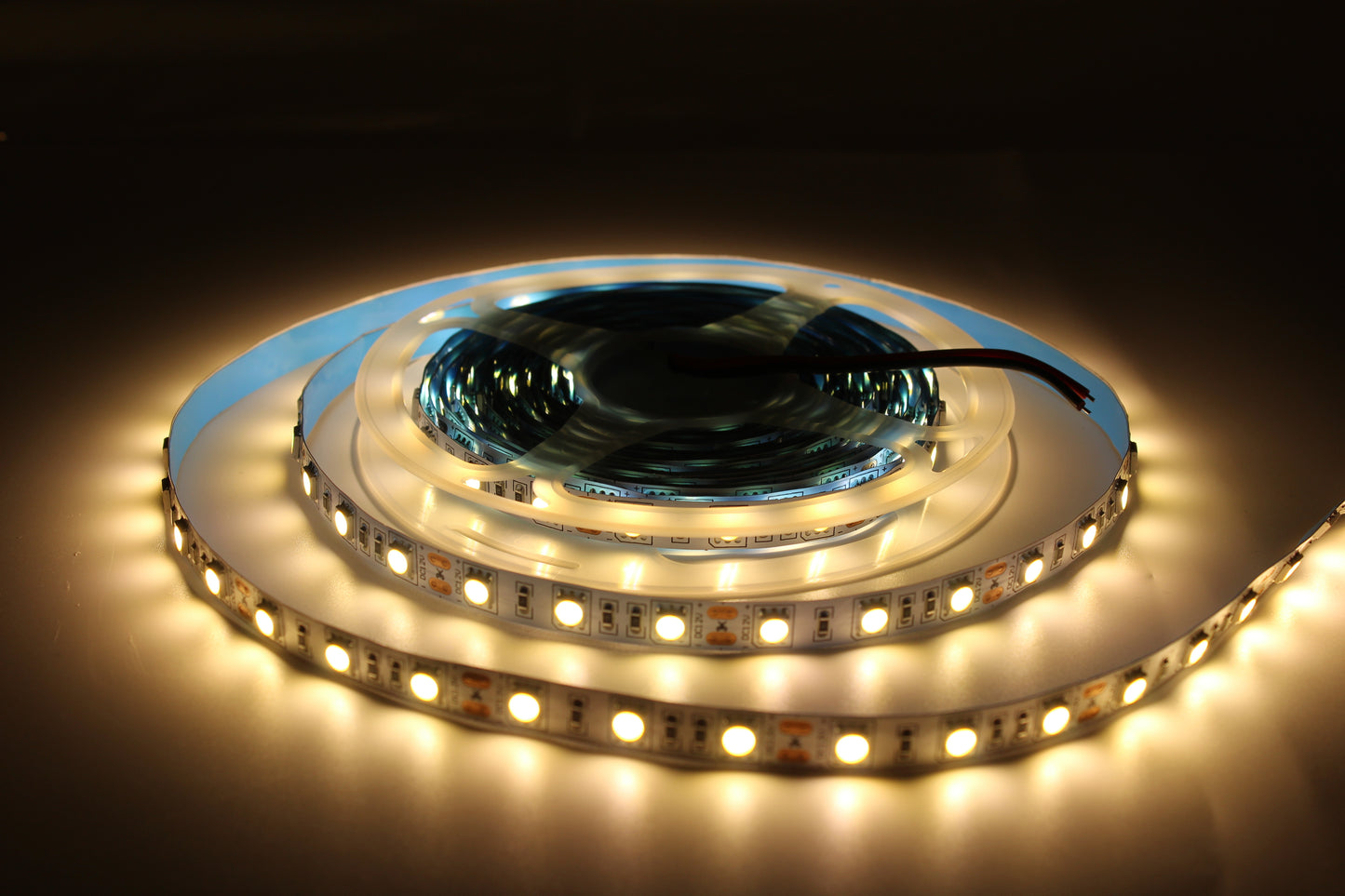 Tecbright LED-Streifen 12V, 10 mm, 60 LED/m, 12 W/m, IP20, 5 m Rolle – Warmweiß oder Kaltweiß