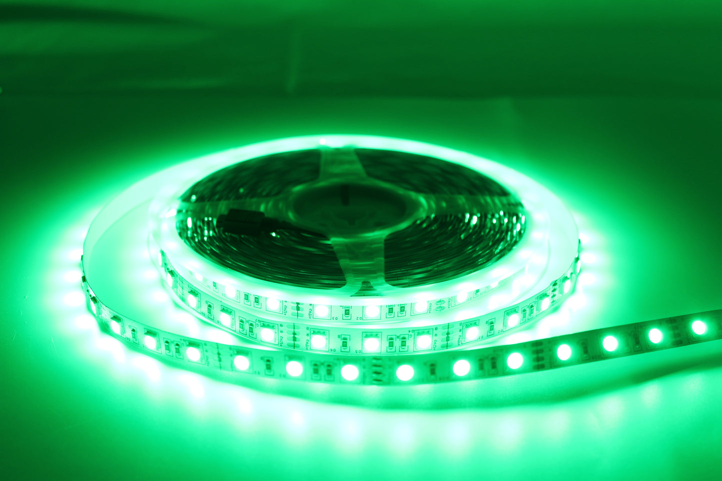 Tecbright LED-Streifen RGB 12V, 10 mm, 60 LED/m, 12 W/m, 10 m Rolle – 16 Farben, IP20