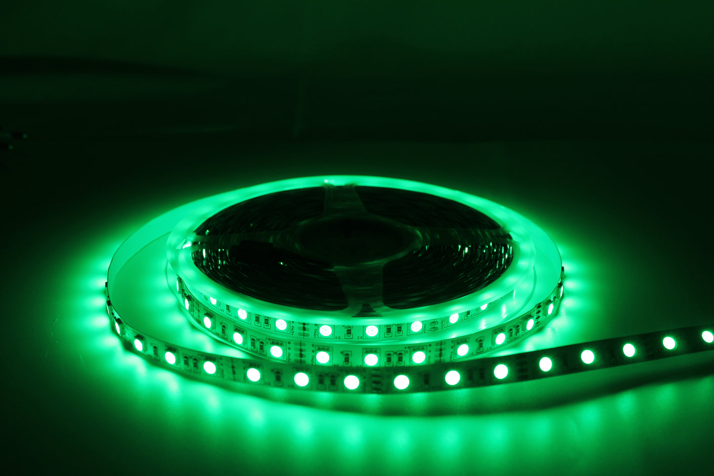 Tecbright LED-Streifen RGB 12V, 10 mm, 60 LED/m, 12 W/m, 10 m Rolle – 16 Farben, IP20