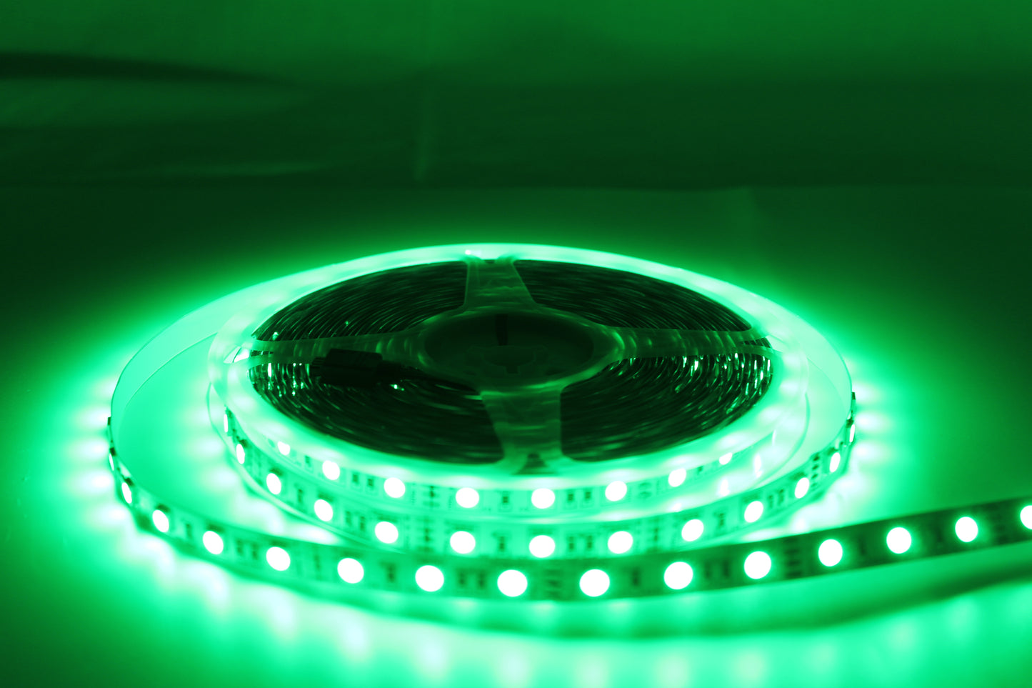 Tecbright LED-Streifen RGB 12V, 10 mm, 60 LED/m, 12 W/m, 10 m Rolle – 16 Farben, IP20