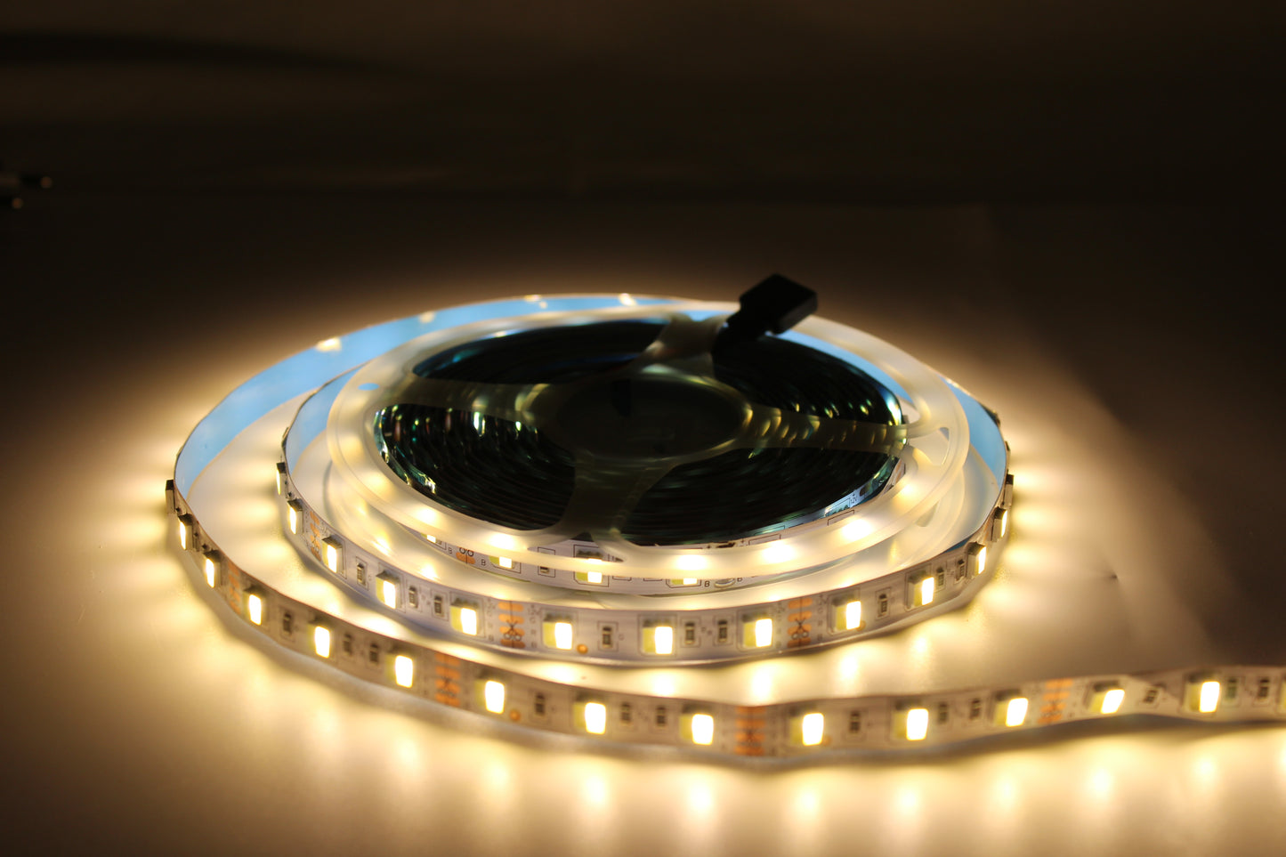 Tecbright LED-Streifen 3-in-1 Weiß (Warmweiß/Neutralweiß/Kaltweiß) 12V, 10 mm, 60 LED/m, 13 W/m, IP20, 5 m Rolle – steuerbar