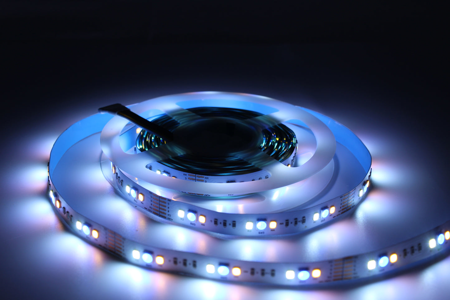 Tecbright LED-Streifen RGB+CCT 12V, 11,5 mm, 90 LED/m (30 RGB + 30 Warmweiß + 30 Kaltweiß), 15 W/m, IP20, 5 m Rolle