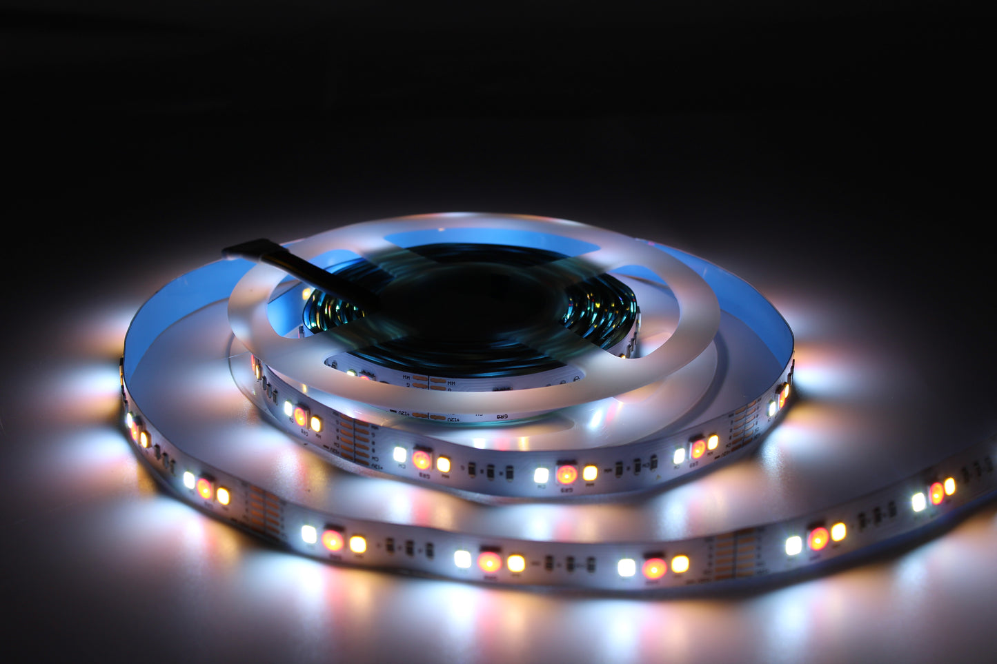 Tecbright LED-Streifen RGB+CCT 12V, 11,5 mm, 90 LED/m (30 RGB + 30 Warmweiß + 30 Kaltweiß), 15 W/m, IP20, 5 m Rolle