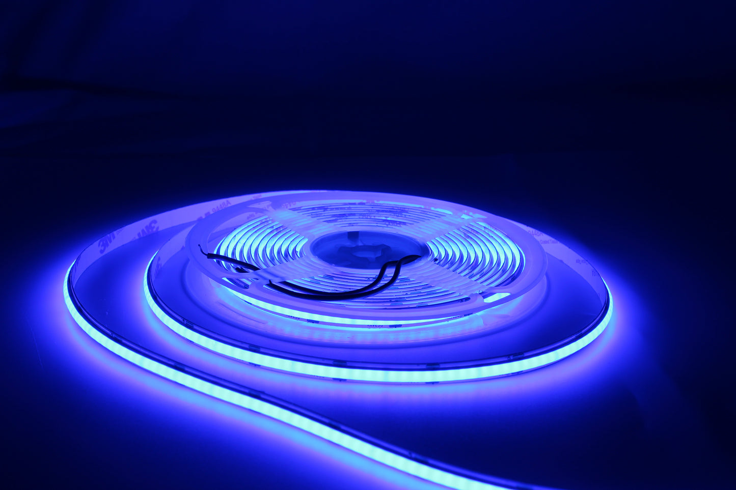 Tecbright Neon COB LED-Streifen 24V, 8 mm, 256 LED/m, 10 W/m, 5 m Rolle – verschiedene Farben