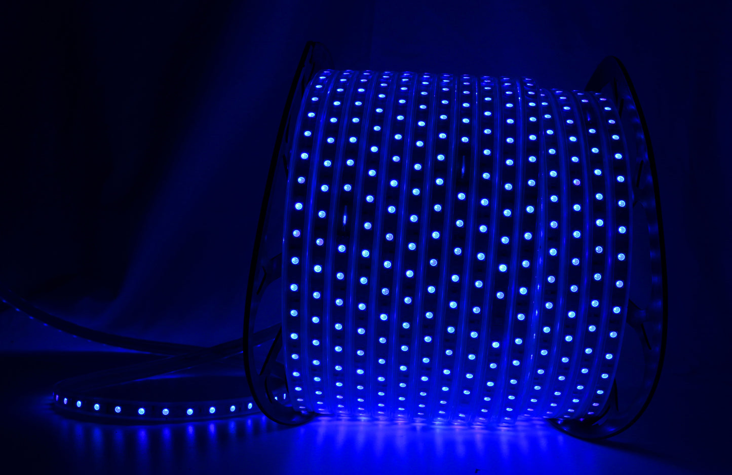 Tecbright RGB LED-Streifen 230 V – 100 m Rolle, kürzbar, 14 mm, IP65