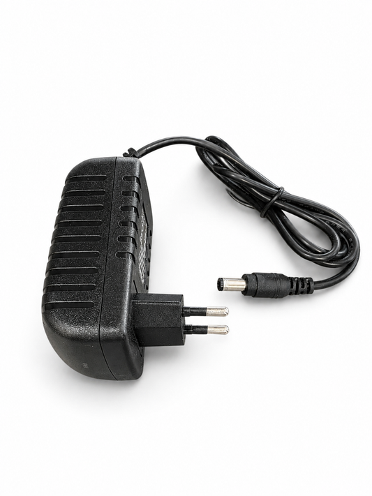 12V DC Netzteil mit EU-Stecker – 100–240V AC Eingang, 50/60Hz und Hohlstecker-Anschluss (12v A2)