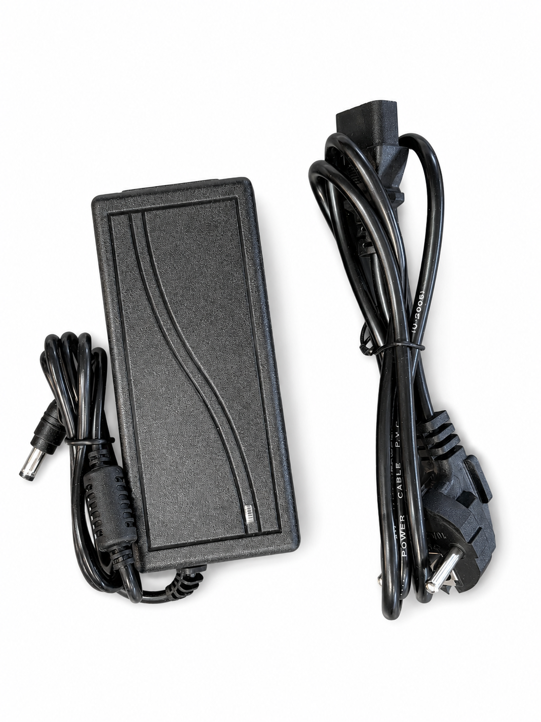 12V DC Netzteil mit IEC-Kaltgeräteanschluss – 100–240V AC Eingang, 50–60Hz und DC-Hohlstecker (12V3A)