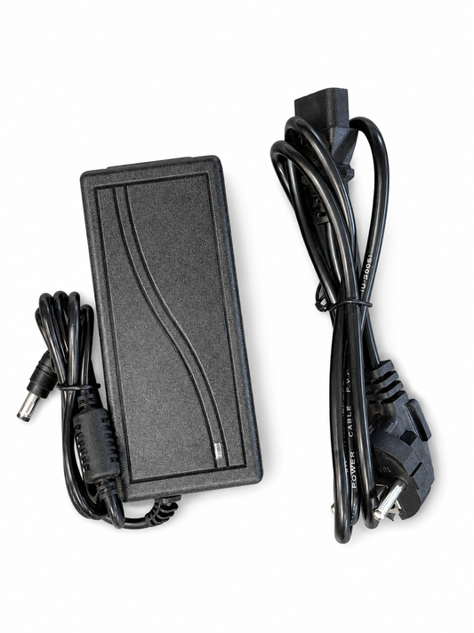 12V DC Netzteil mit IEC-Kaltgeräteanschluss – 100–240V AC Eingang, 50–60Hz und DC-Hohlstecker (12V3A)