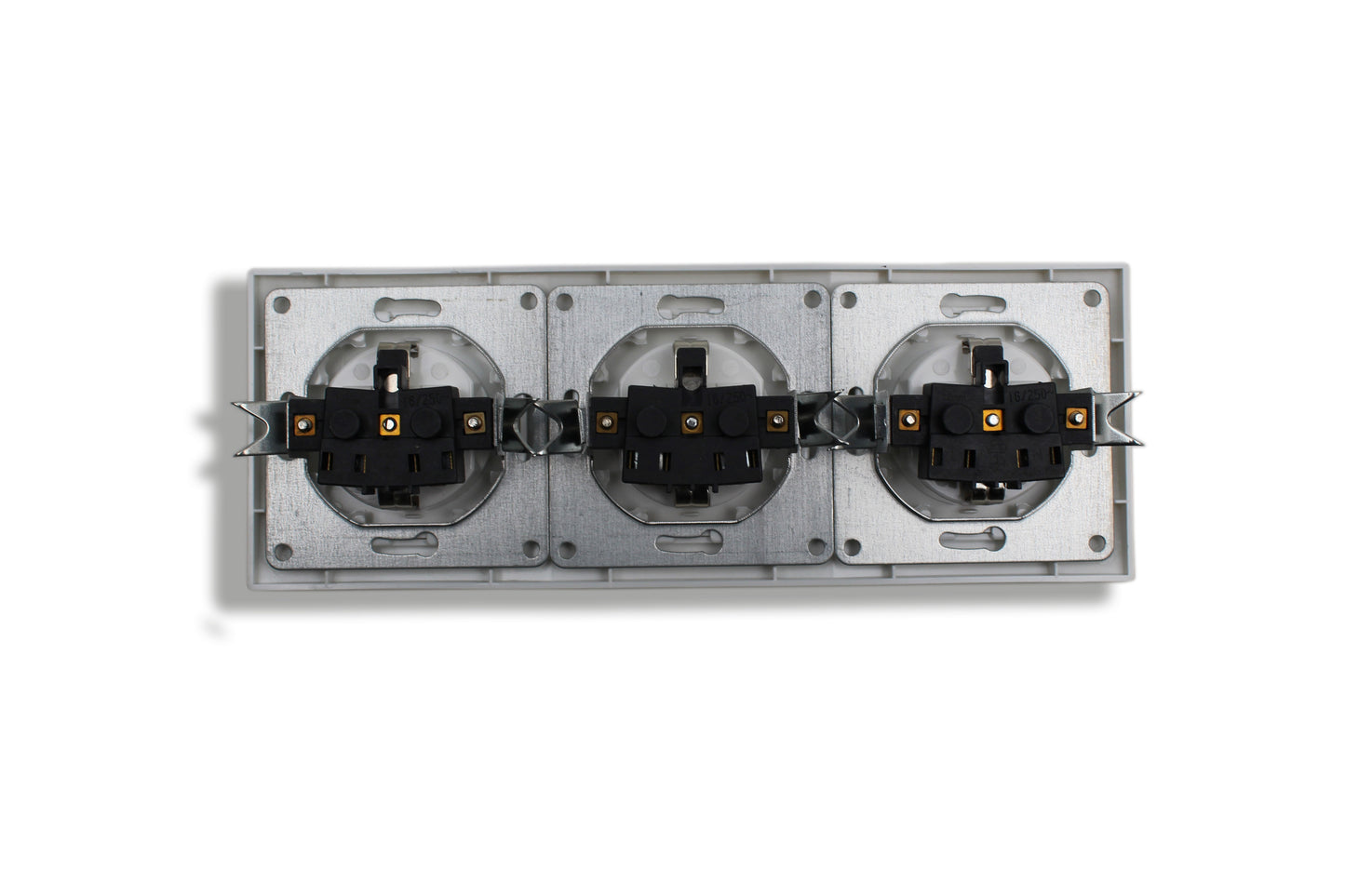 Extra Star 3-fach Schutzkontakt-Steckdose – 3× 16A / 250V – Unterputz – Weiß