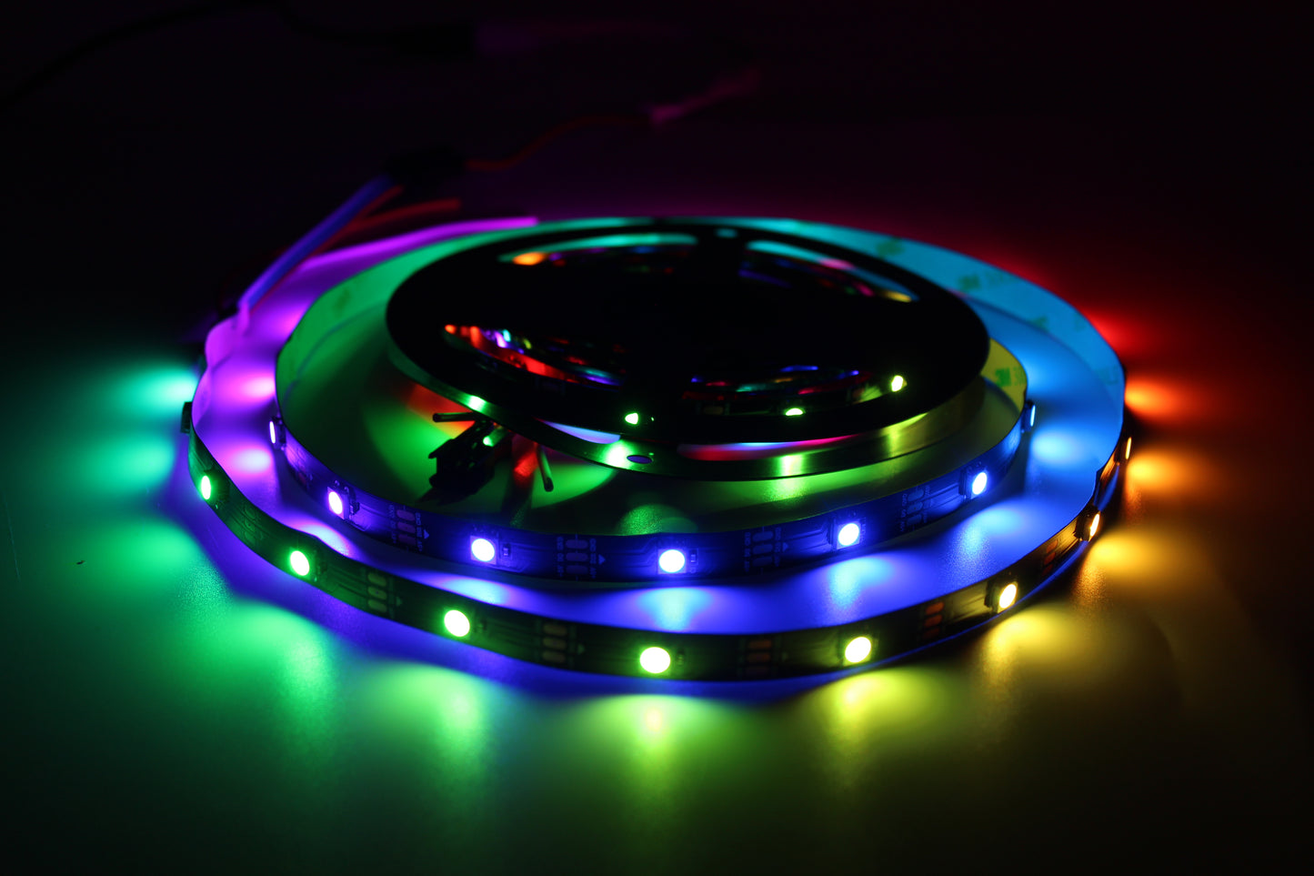 Tecbright LED-Streifen WS2812B RGB 5V, 10 mm, 30 LED/m, 9 W/m, IP20, 5 m Rolle – einzeln adressierbar