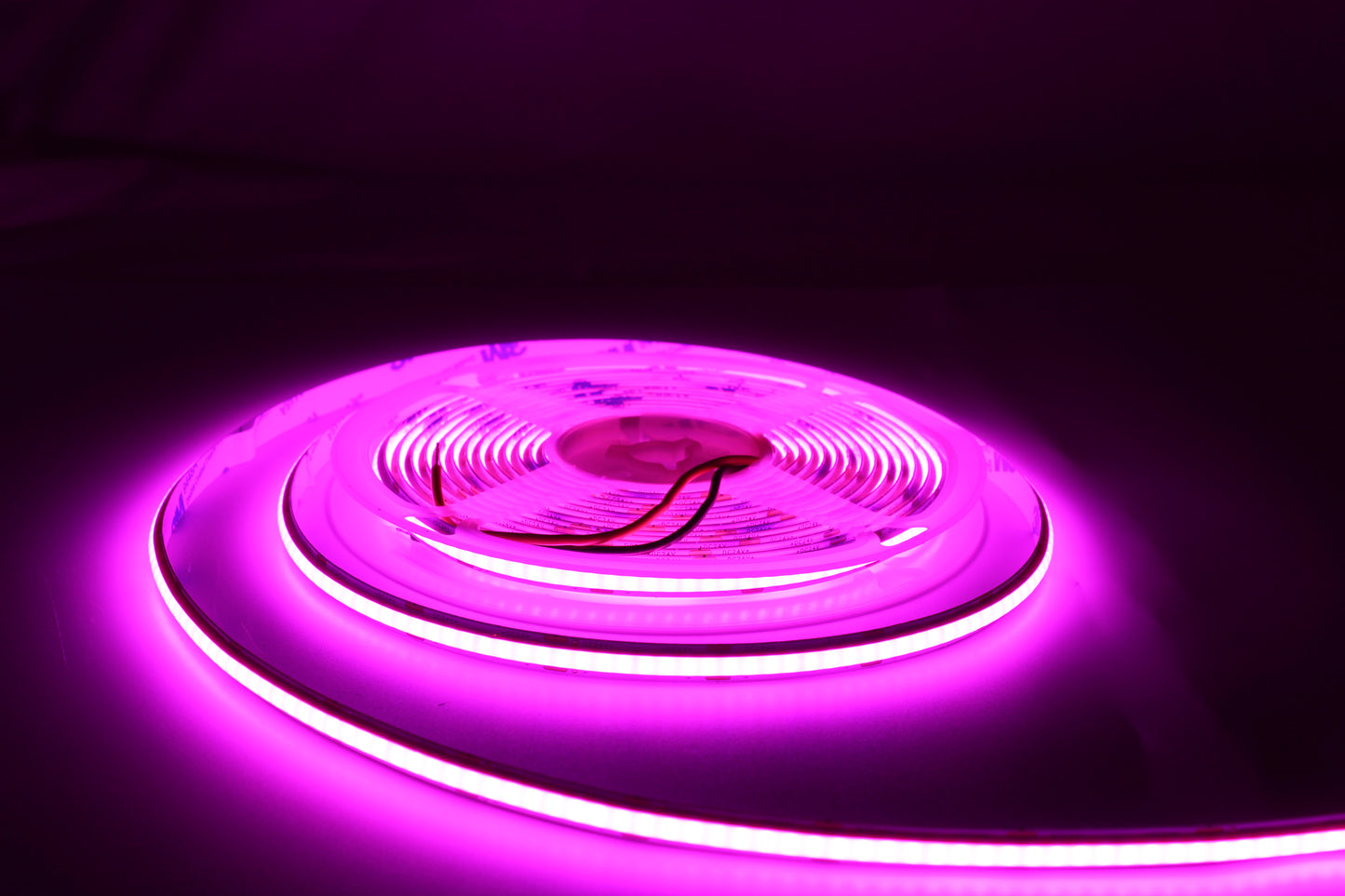 Tecbright Neon COB LED-Streifen 24V, 8 mm, 256 LED/m, 10 W/m, 5 m Rolle – verschiedene Farben